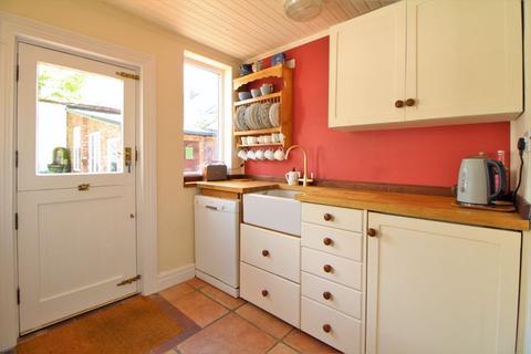2 Mostyn Square, Parkgate, Neston, CH64 6SL