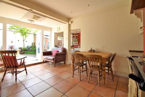 2 Mostyn Square, Parkgate, Neston, CH64 6SL