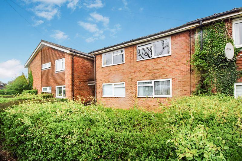 LINDLEY ROAD, GODSTONE 2 bed apartment £250,000