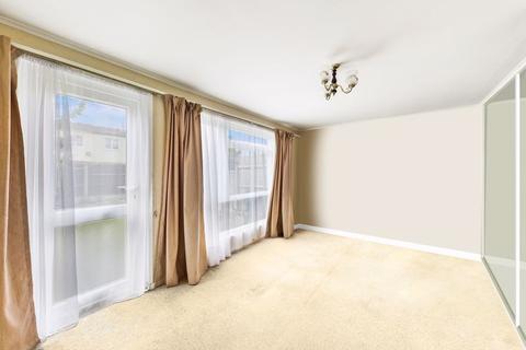 11 Larkspur Close, South Ockendon, RM15 6JQ