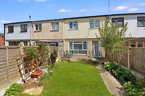 11 Larkspur Close, South Ockendon, RM15 6JQ