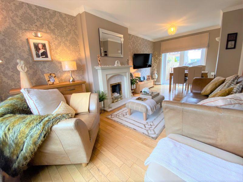 Monkton Drive, Blairdardie, Glasgow 3 bed semidetached house £155,000