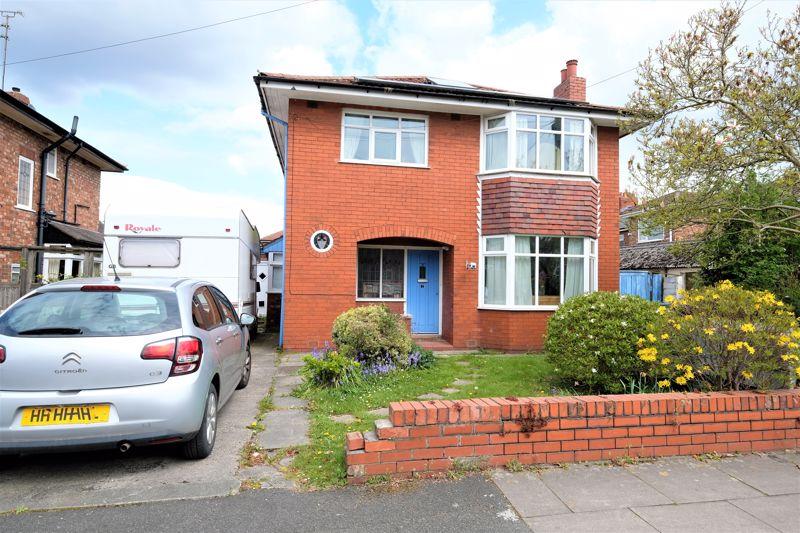 Newlands Avenue, Eccles 3 bed detached house £250,000
