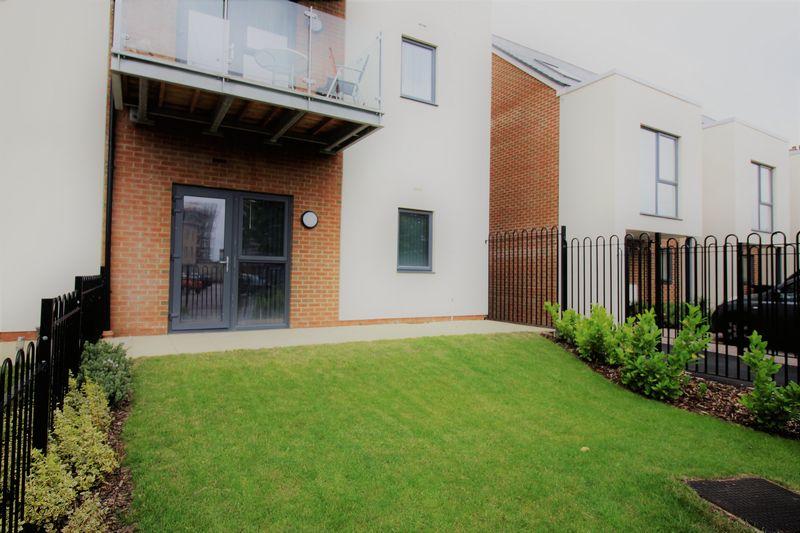 Gemini Park, Borehamwood, WD6 1 bed apartment £305,000