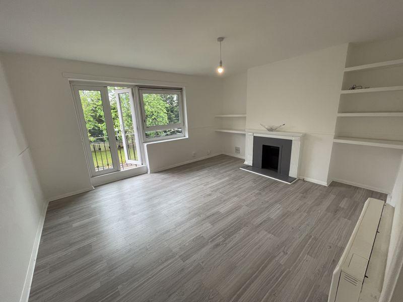 3 Bedroom Apartment Stonegrove Gardens, Edgware HA8 3 bed apartment £