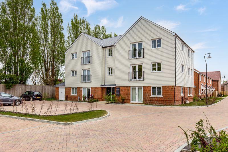 Malling Way, Southbourne, West Sussex 1 bed flat £87,500