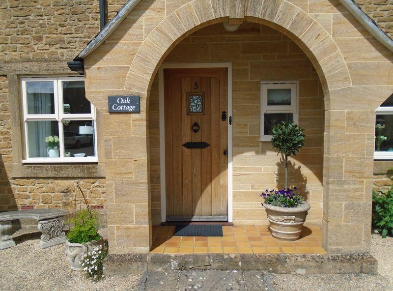 Priorygate Court, Castle Cary 2 bed townhouse £425,000