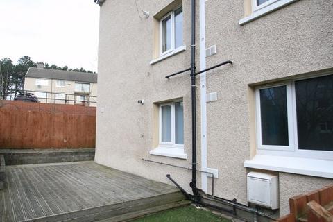 2 bedroom flat to rent, Firrhill Drive, Edinburgh