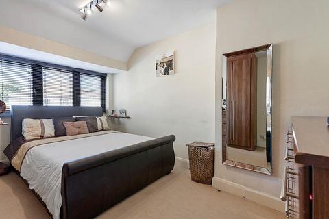 15 Farmington Avenue, Sutton, SM1 3PT