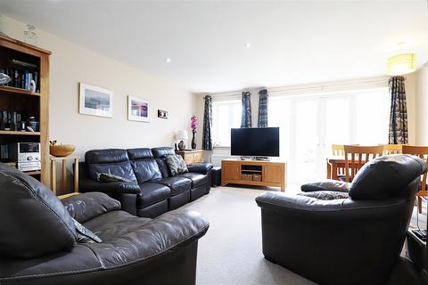 5 Mountside Close, Northfleet, Gravesend, DA11 9FD