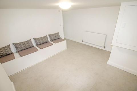 39 Lakin Road, Warwick, CV34 5BU