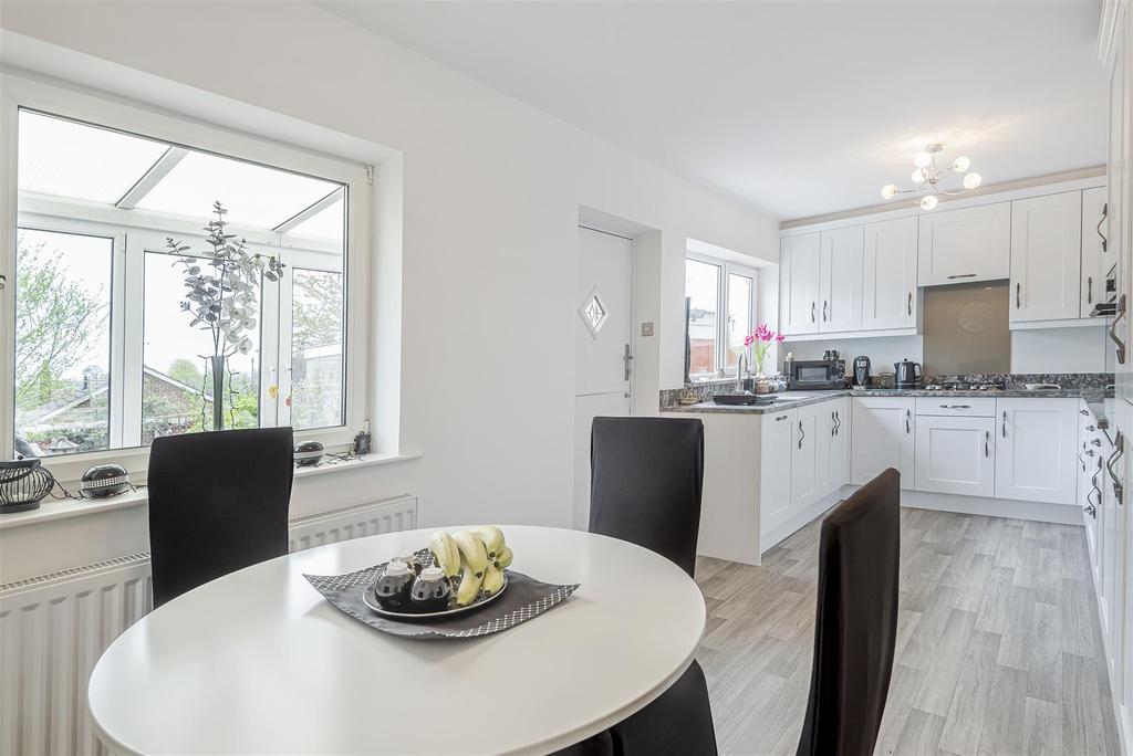 65, Ruffa Lane, Pickering, North Yorkshire, YO18 7HN 3 bed detached