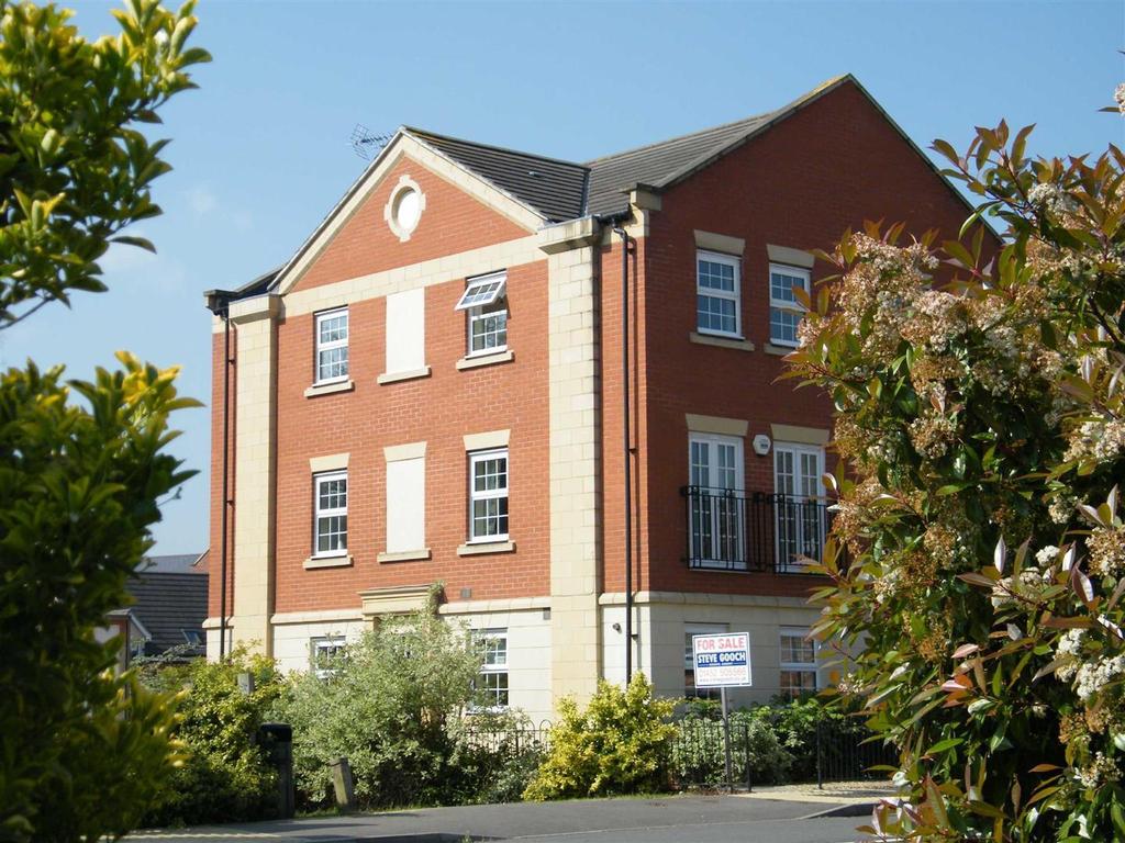 Streamside, Tuffley, Gloucester 4 bed semidetached house £257,500