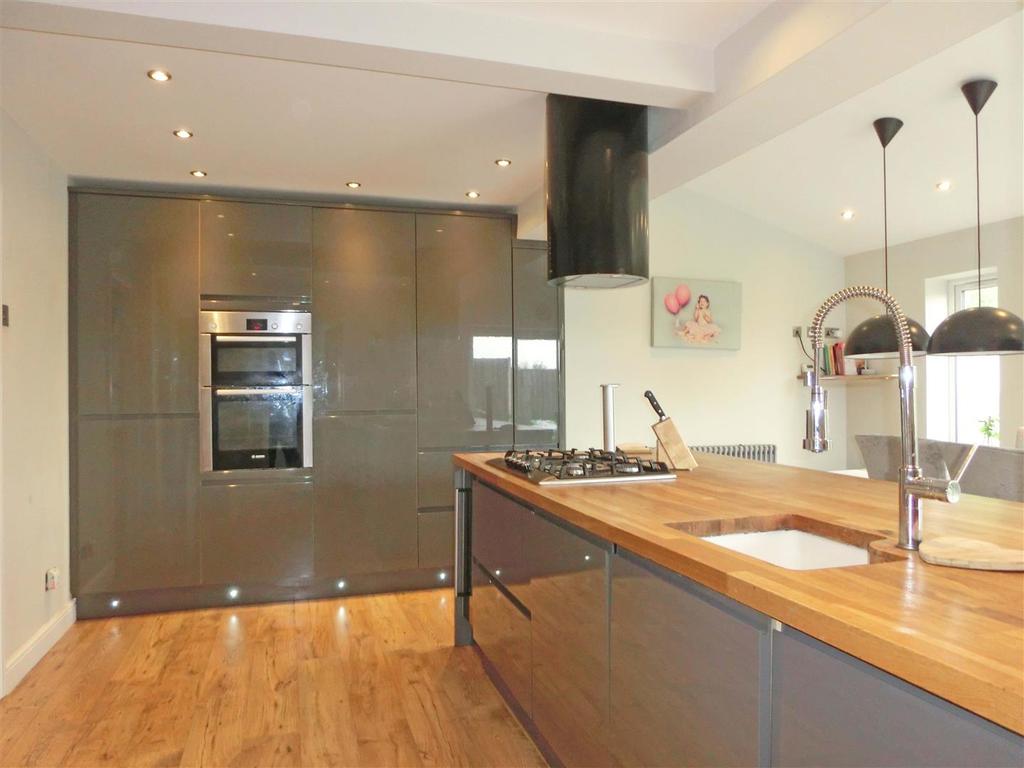 EXTENDED & REFITTED KITCHEN DINER