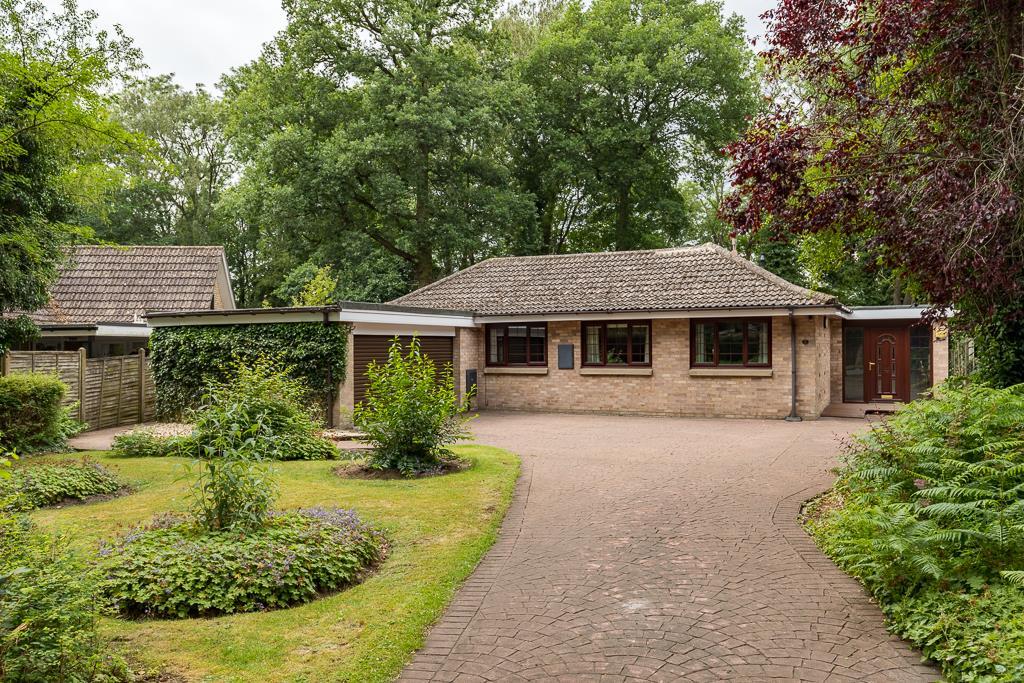 Lakeside Drive, Scunthorpe 4 bed detached bungalow £325,000