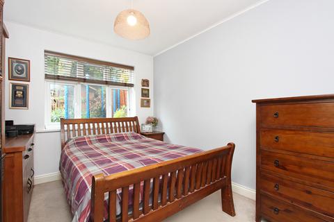 31 Sandall Close, London, W5 1JF