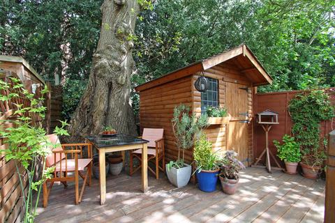 31 Sandall Close, London, W5 1JF