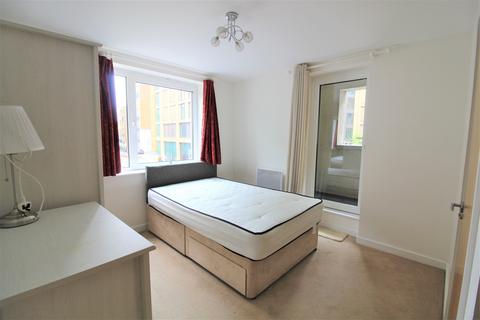 3 bedroom flat to rent, Fleet Street