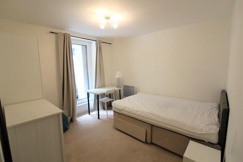 3 bedroom flat to rent, Fleet Street