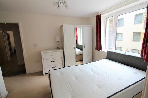 3 bedroom flat to rent, Fleet Street