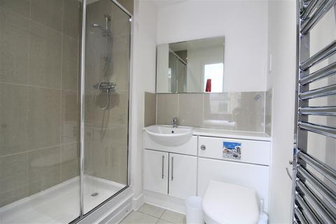 3 bedroom flat to rent, Fleet Street