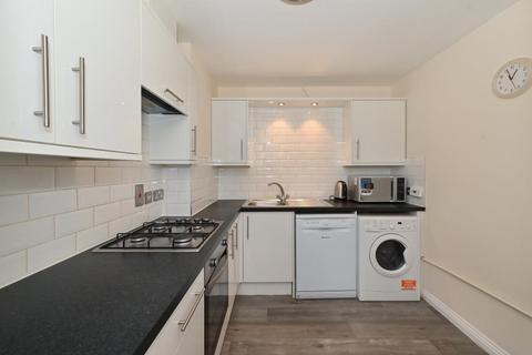 2 bedroom flat to rent, Lamb Court Narrow Street E14