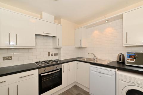 2 bedroom flat to rent, Lamb Court Narrow Street E14