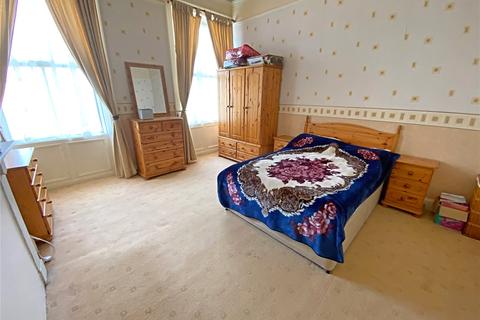 10 Apsley Crescent, Bradford, BD8 7EY