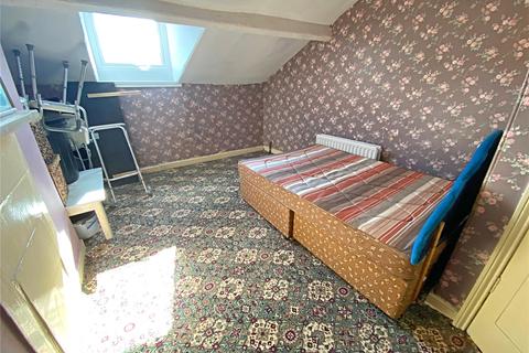 10 Apsley Crescent, Bradford, BD8 7EY