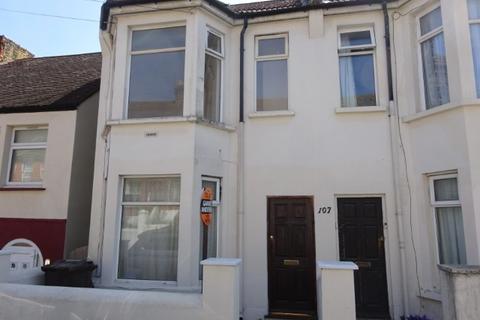 1 bedroom flat to rent, Rochester Street, Chatham ME4