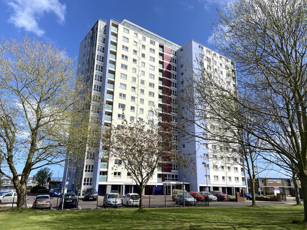 Seaward Tower, Gosport PO12 2 bed apartment £150,000