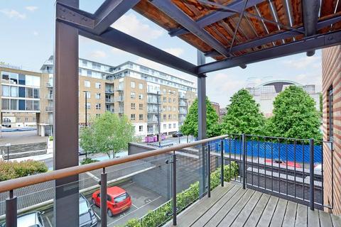 2 bedroom flat to rent, Medland House Branch Road Limehouse