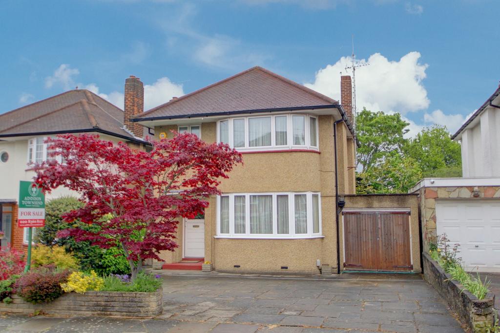 Lakenheath, N14 3 bed detached house £850,000