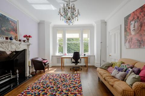 59 Oakleigh Park North, London, N20 9AT