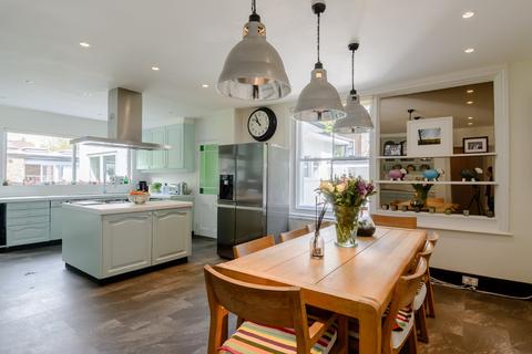 59 Oakleigh Park North, London, N20 9AT