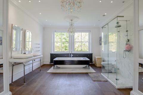 59 Oakleigh Park North, London, N20 9AT