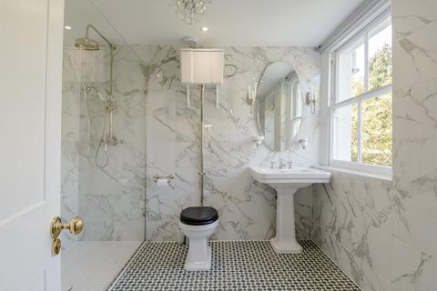 59 Oakleigh Park North, London, N20 9AT