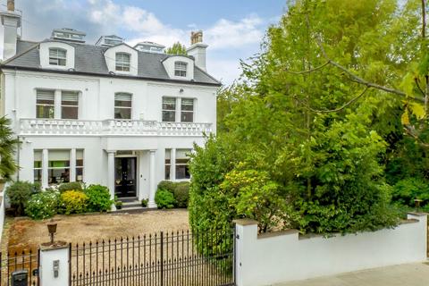 59 Oakleigh Park North, London, N20 9AT
