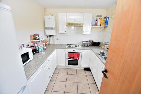 2 bedroom flat to rent, Pagham Close, Wolverhampton