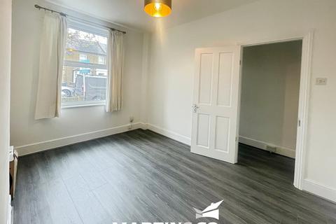 2 bedroom terraced house to rent, Mildmay Road, Chelmsford