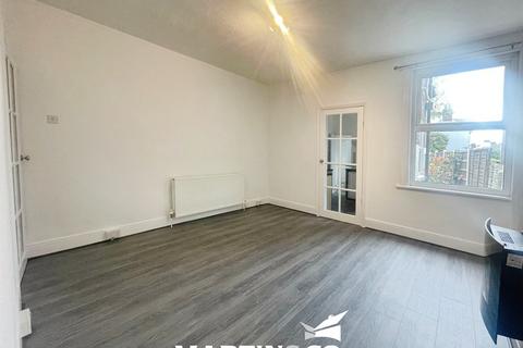 2 bedroom terraced house to rent, Mildmay Road, Chelmsford