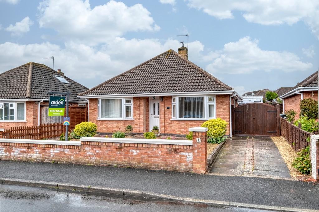 Arden Road, Worcester, WR5 3BD 2 bed detached bungalow £275,000