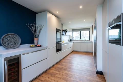 9 Pointers Hill, Westcott, Dorking, RH4 3PF