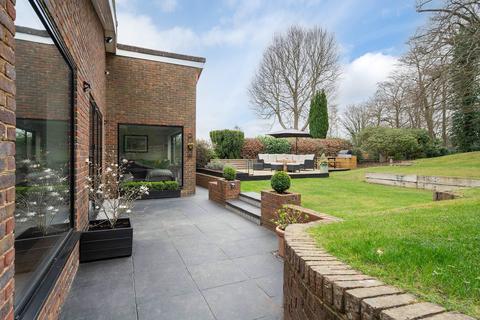 9 Pointers Hill, Westcott, Dorking, RH4 3PF