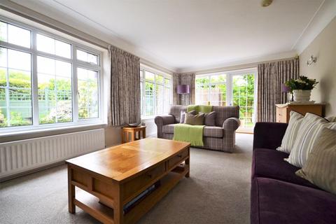 37 Appleton Drive, Greasby, Wirral, CH49 1SJ
