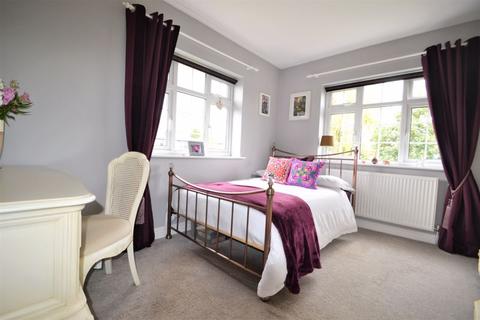 37 Appleton Drive, Greasby, Wirral, CH49 1SJ