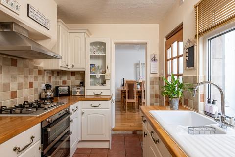 62 Albert Road, Horley, RH6 7JA
