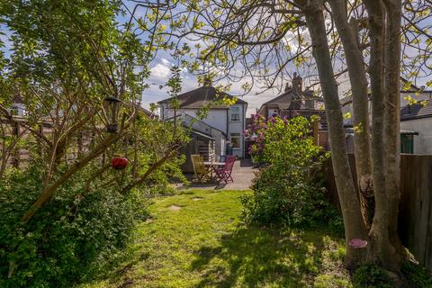 62 Albert Road, Horley, RH6 7JA