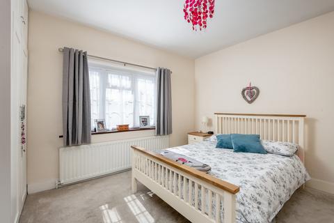 62 Albert Road, Horley, RH6 7JA