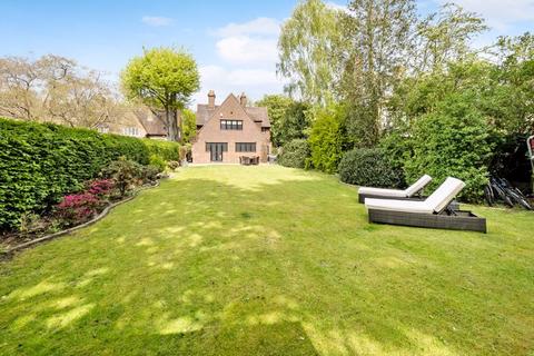 10 Reed Pond Walk, Romford, RM2 5PB
